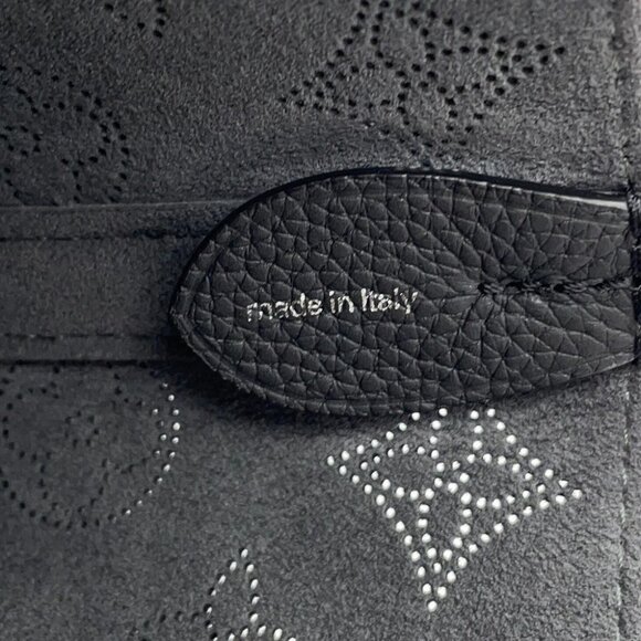 LOUIS VUITTON Blossom Size PM Monogram Mahina Noir M21848 - Picture 11 of 16